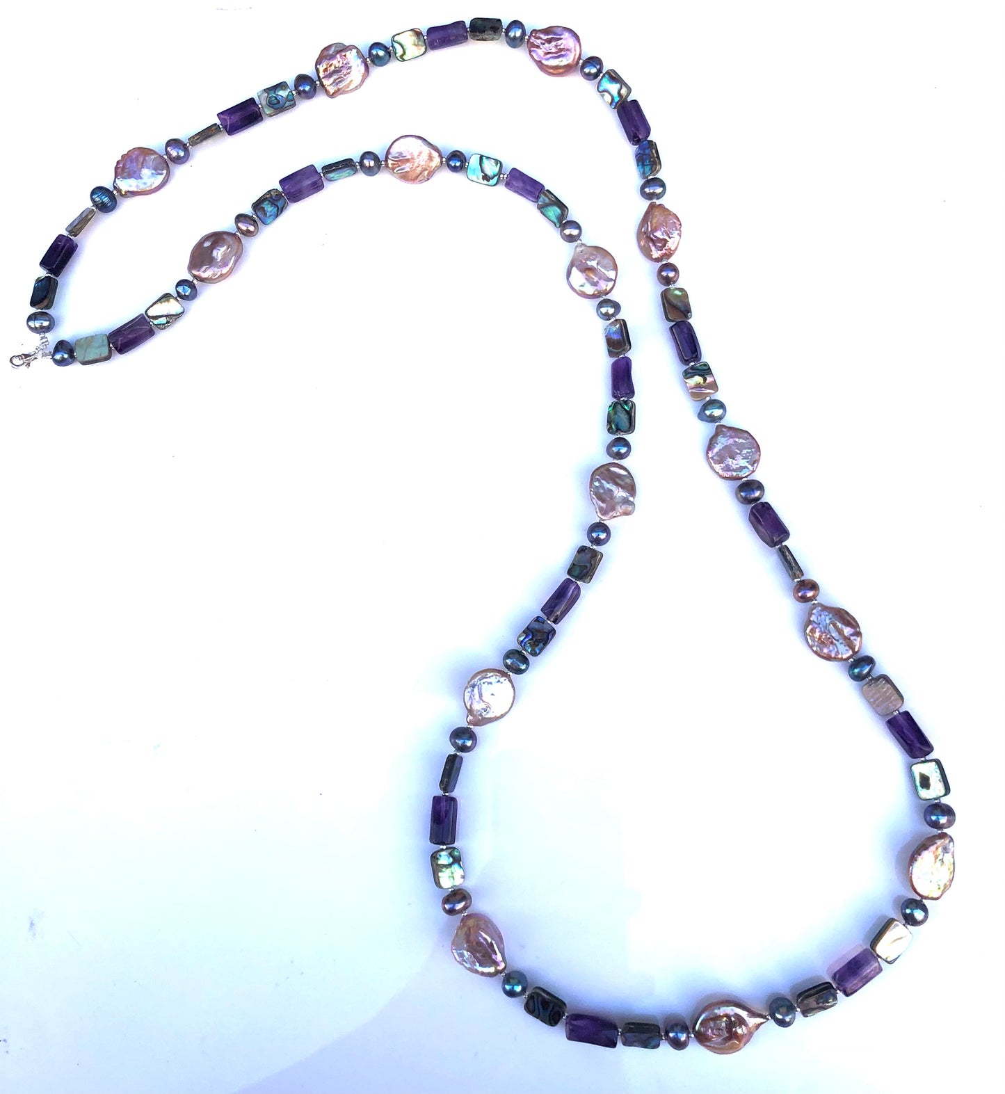 Abysses , sautoir composé de perles de culture et d’abalone
