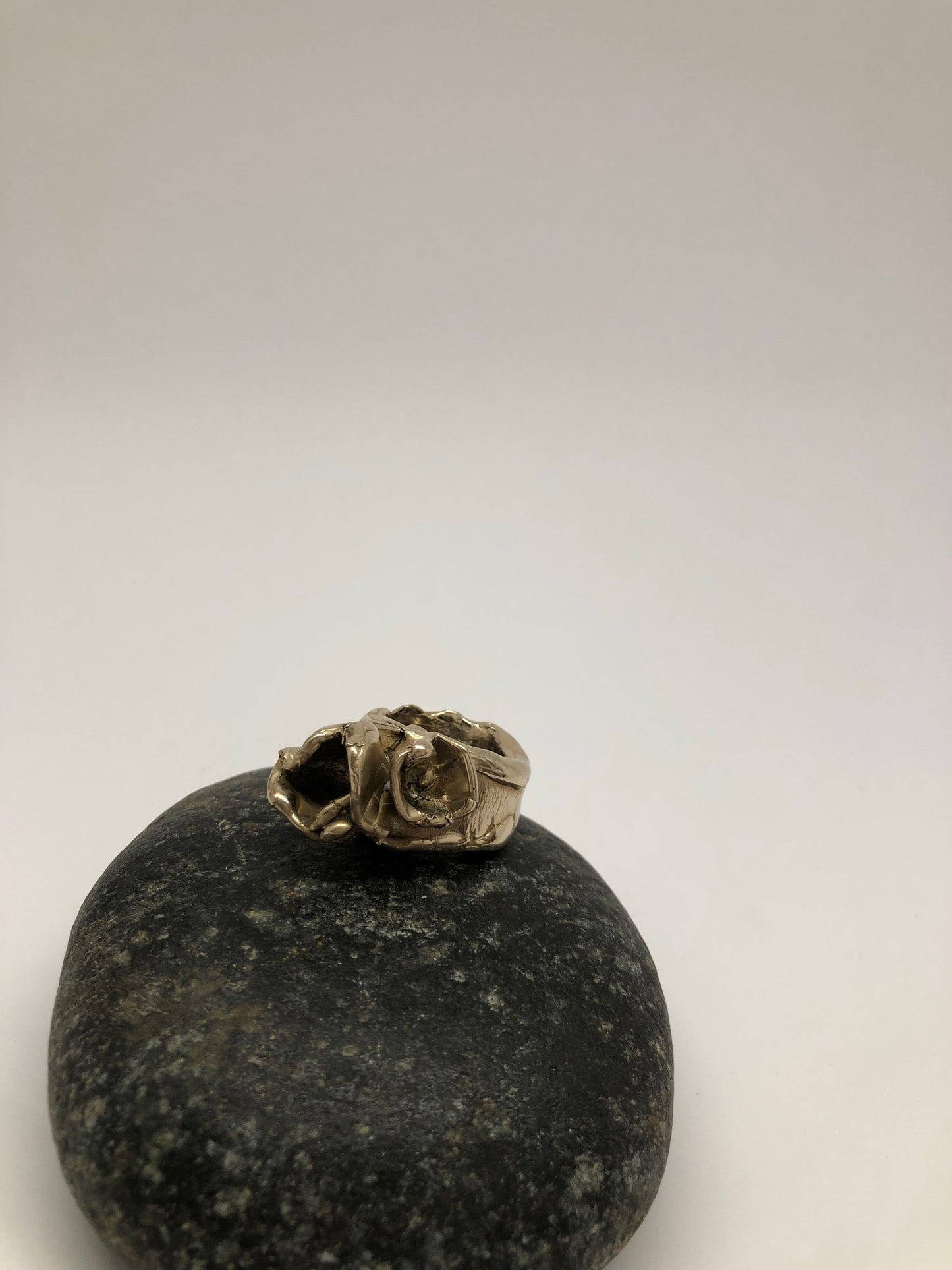 Flora - bague sculpturale en bronze