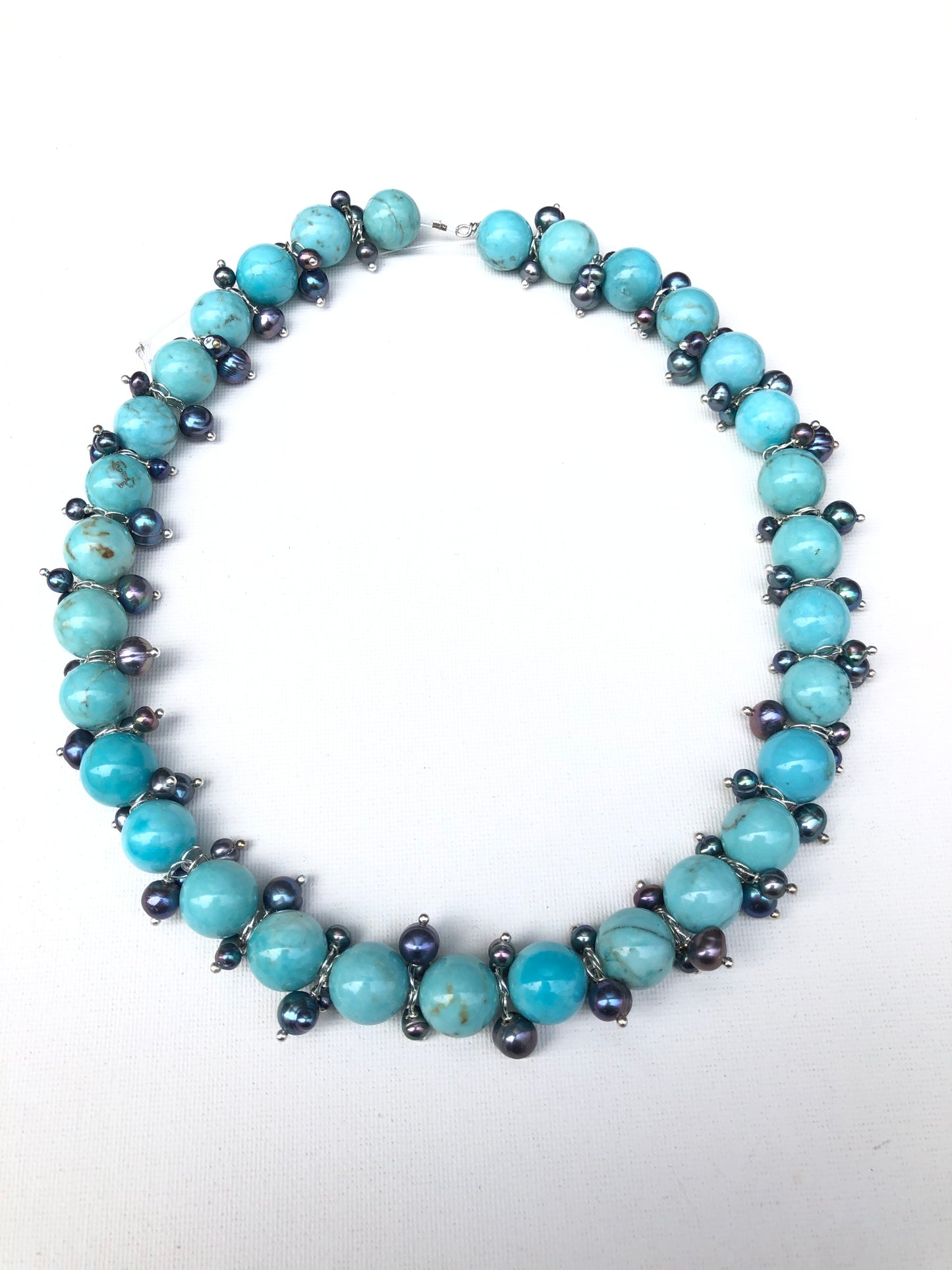 Abysses, collier près du cou en turquoise et perles