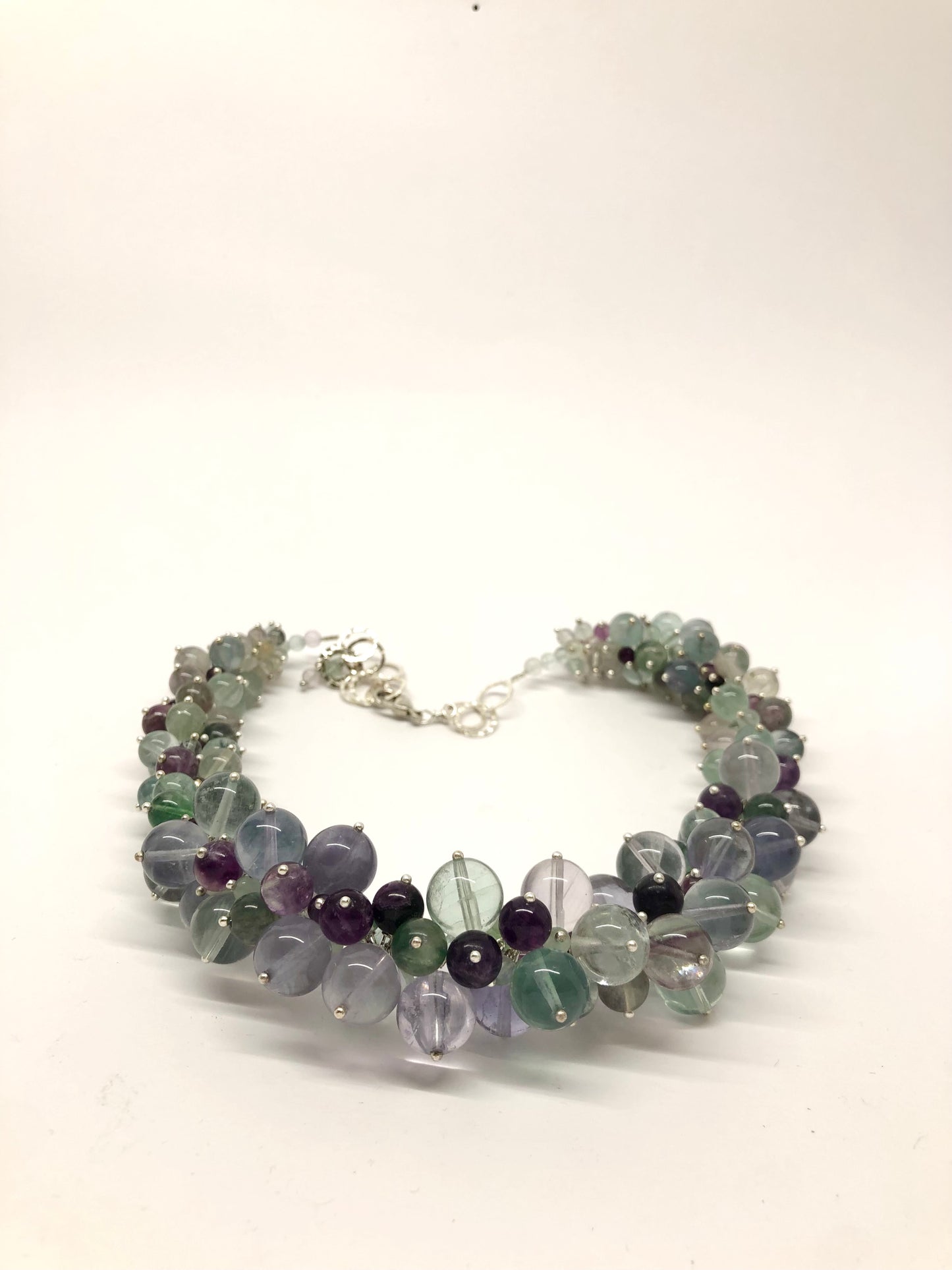 Vibrant - collier spectaculaire près du cou en grappes de fluorites
