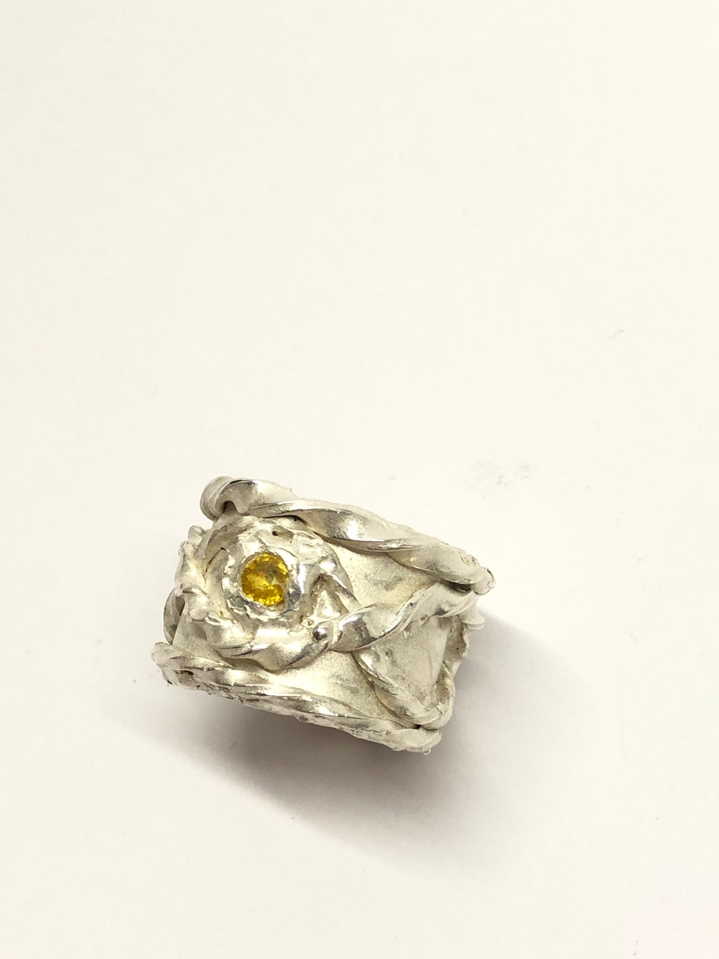 Raynia - bague en argent avec un saphir jaune