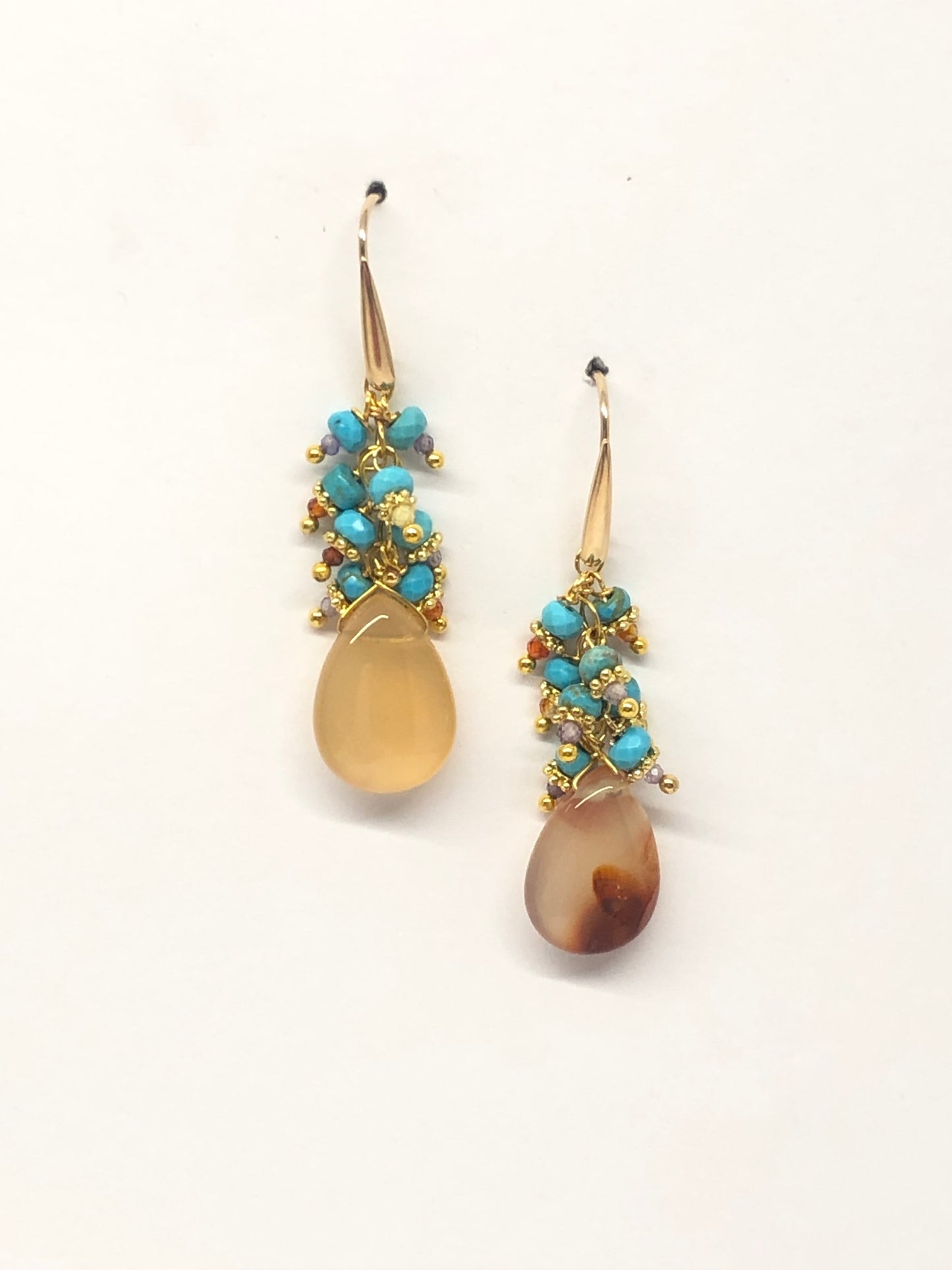 Sphye - boucles d'oreilles en grappes de turquoises et cornaline