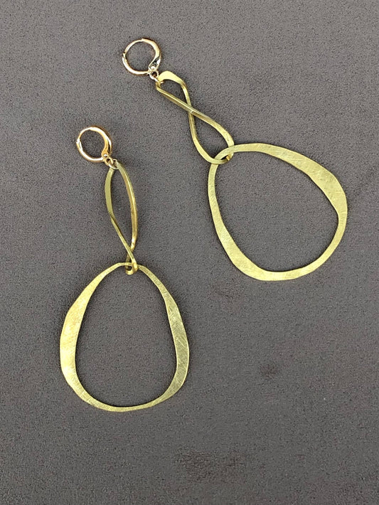 Loopings - grandes boucles d'oreilles légères, plaqué or